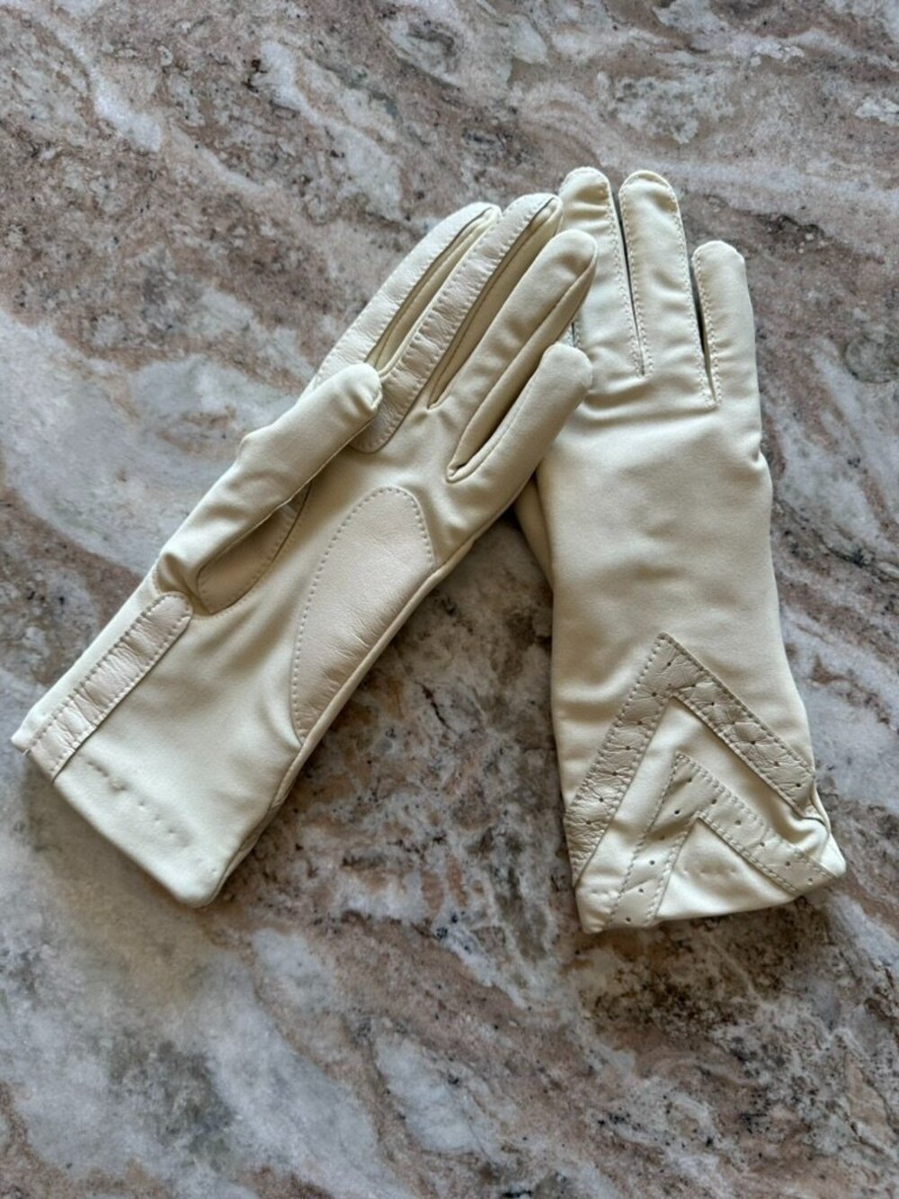 Women's Isotoner Gloves (size M/L)